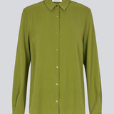 Our classic OssaMD shirt in green has a loose and relaxed silhouette. Ossa shirt has a small collar, slim cuff and buttons in a matching colour for a sleek design.&nbsp;