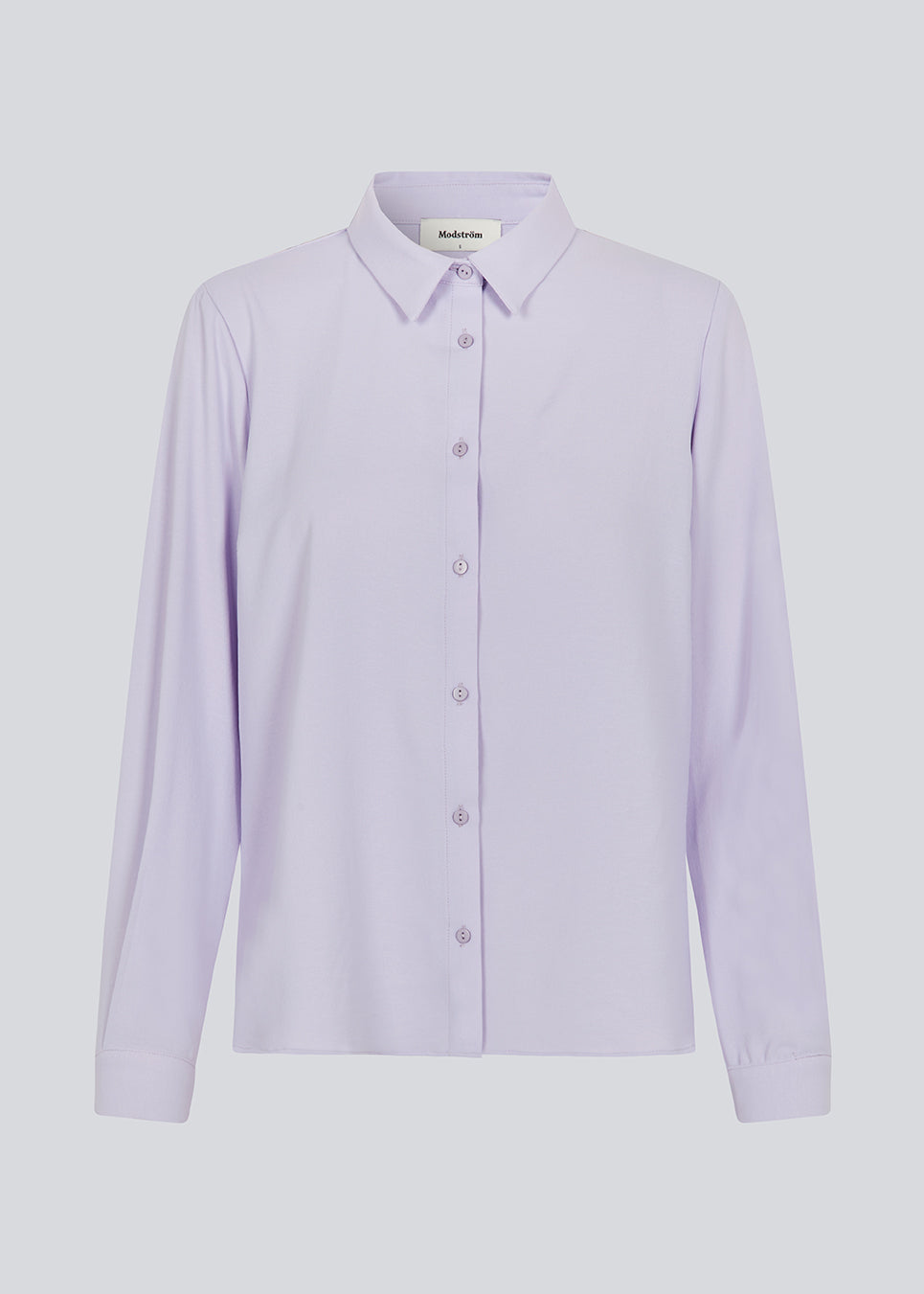 Classic purple shirt in a loose and relaxed silhouette. Ossa shirt has a small collar, slim cuff and buttons in a matching colour for a sleek design. The model is 173 cm and wears a size S/36