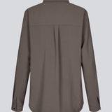 Our classic OssaMD shirt in brown has a loose and relaxed silhouette. Ossa shirt has a small collar, slim cuff and buttons in a matching colour for a sleek design.&nbsp;