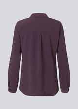 Classic shirt in a loose and relaxed silhouette. Ossa shirt has a small collar, slim cuff and buttons in a matching colour for a sleek design. The model is 173 cm and wears a size S/36
