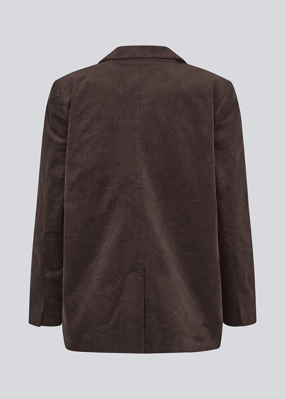 Blazer with a classic and elegant design in corduroy. Pablomd blazer has a button closure and two front pockets. The model is 175 cm and wears a size s/36.