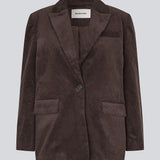 Blazer with a classic and elegant design in corduroy. Pablomd blazer has a button closure and two front pockets. The model is 175 cm and wears a size s/36.