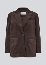 Blazer with a classic and elegant design in corduroy. Pablomd blazer has a button closure and two front pockets. The model is 175 cm and wears a size s/36.