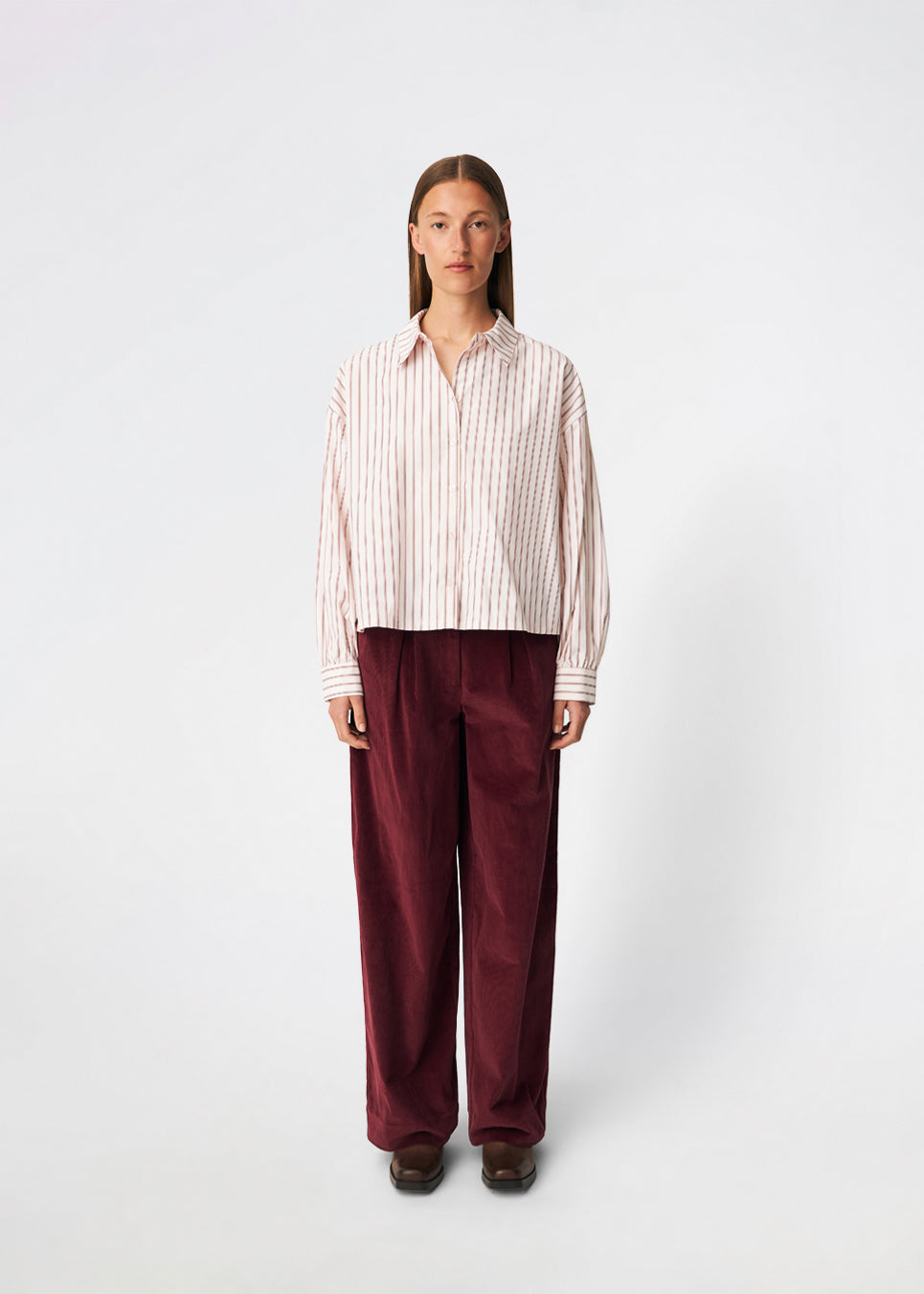 Suit trousers with pleats in corduroy. Pablomd wide pants has long wide legs with side pockets. 