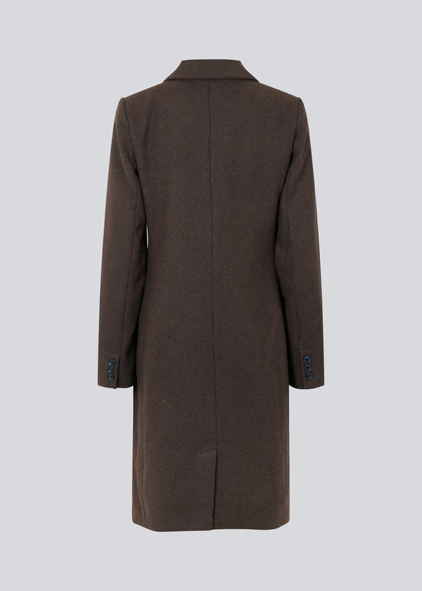 Beautiful, long wool coat in dark brown. Pamela coat is closed by 3 big buttons at front and is waisted, which gives a feminine look. Because of the high content of wool you will be able to keep warm all through fall and the mild winters. The model is 176 cm and wears a size S/36