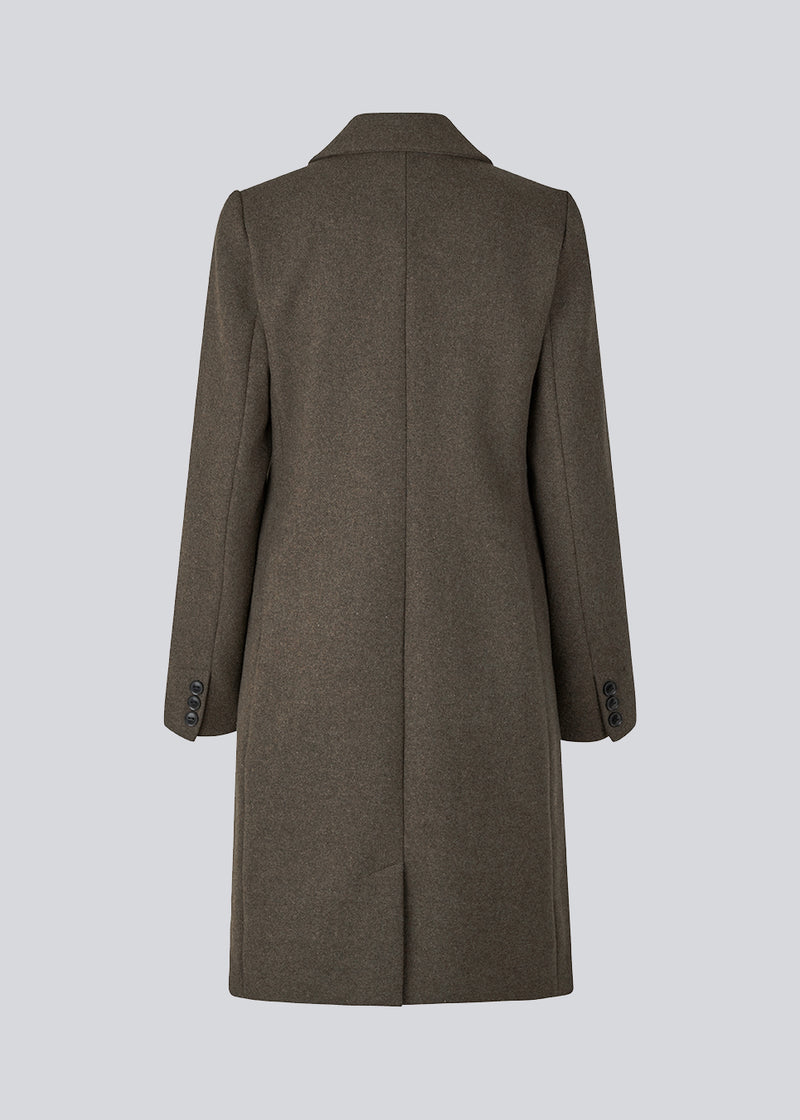 Beautiful, long wool coat in dark brown. Pamela coat is closed by 3 big buttons at front and is waisted, which gives a feminine look. Because of the high content of wool you will be able to keep warm all through fall and the mild winters.
