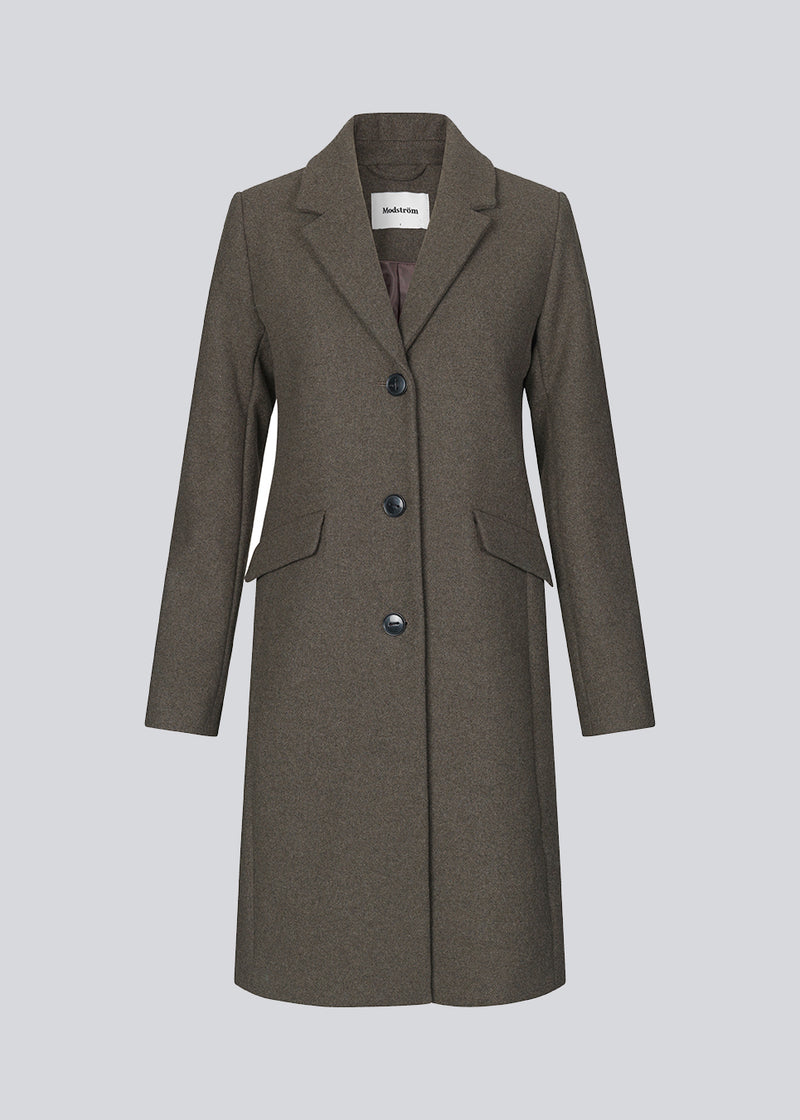 Beautiful, long wool coat in dark brown. Pamela coat is closed by 3 big buttons at front and is waisted, which gives a feminine look. Because of the high content of wool you will be able to keep warm all through fall and the mild winters.