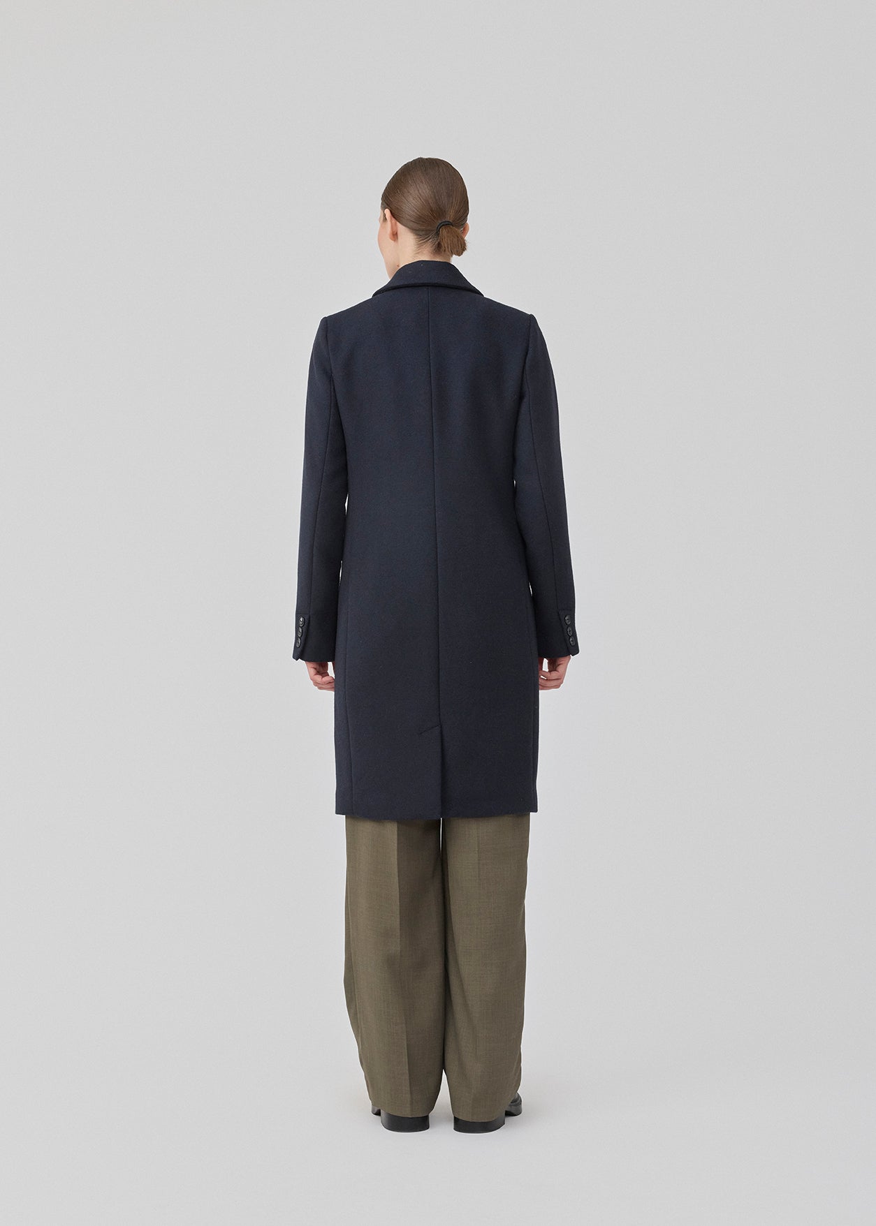 Beautiful, long wool coat in navy. Pamela coat is closed by 3 big buttons at front and is waisted, which gives a feminine look. Because of the high content of wool you will be able to keep warm all through fall and the mild winters.