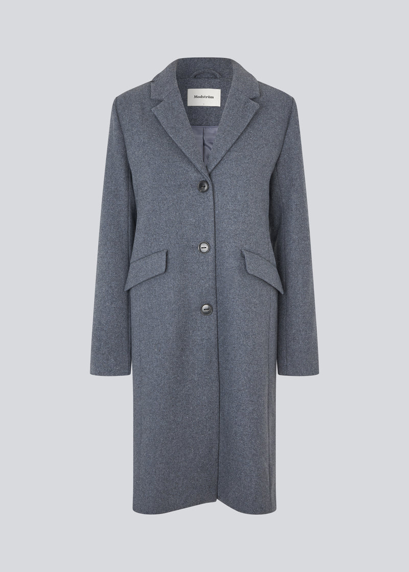 Beautiful, long wool coat. Pamela coat is closed by 3 big buttons at front and is waisted, which gives a feminine look. Because of the high content of wool you will be able to keep warm all through fall and the mild winters. The model is 176 cm and wears a size S/36