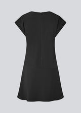 Short-sleeved dress with ruffled details. Pandymd dress has a loose fit with volume in the skirt.