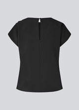 Fitted top with ruffled details. Pandymd top has short sleeves and an opening in the back with button closure.