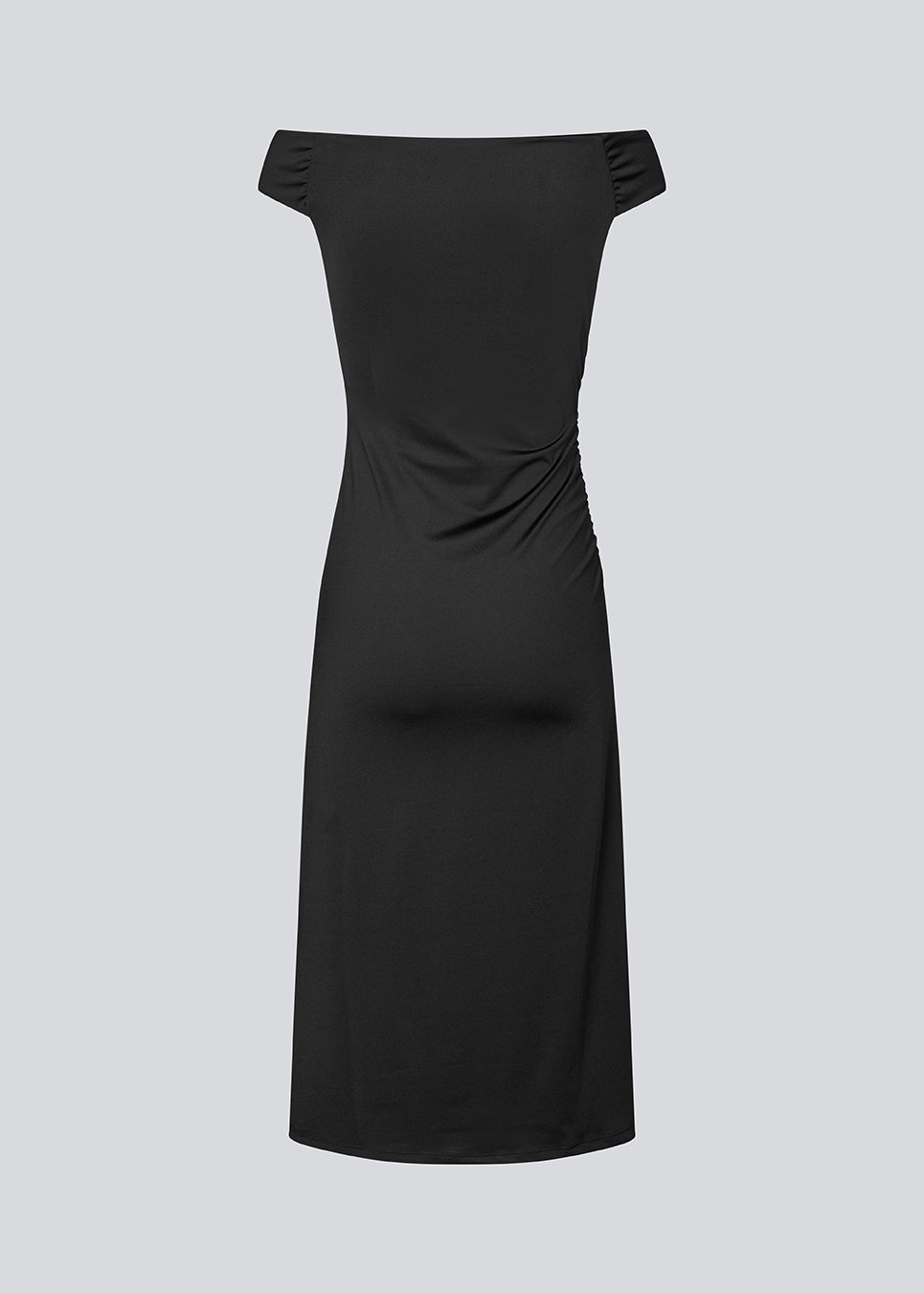 Long off-shoulder dress in elastic recycled material. Parissamd dress is fitted and has ruffle details at the sides. The model is 175 cm and wears a size S/36.