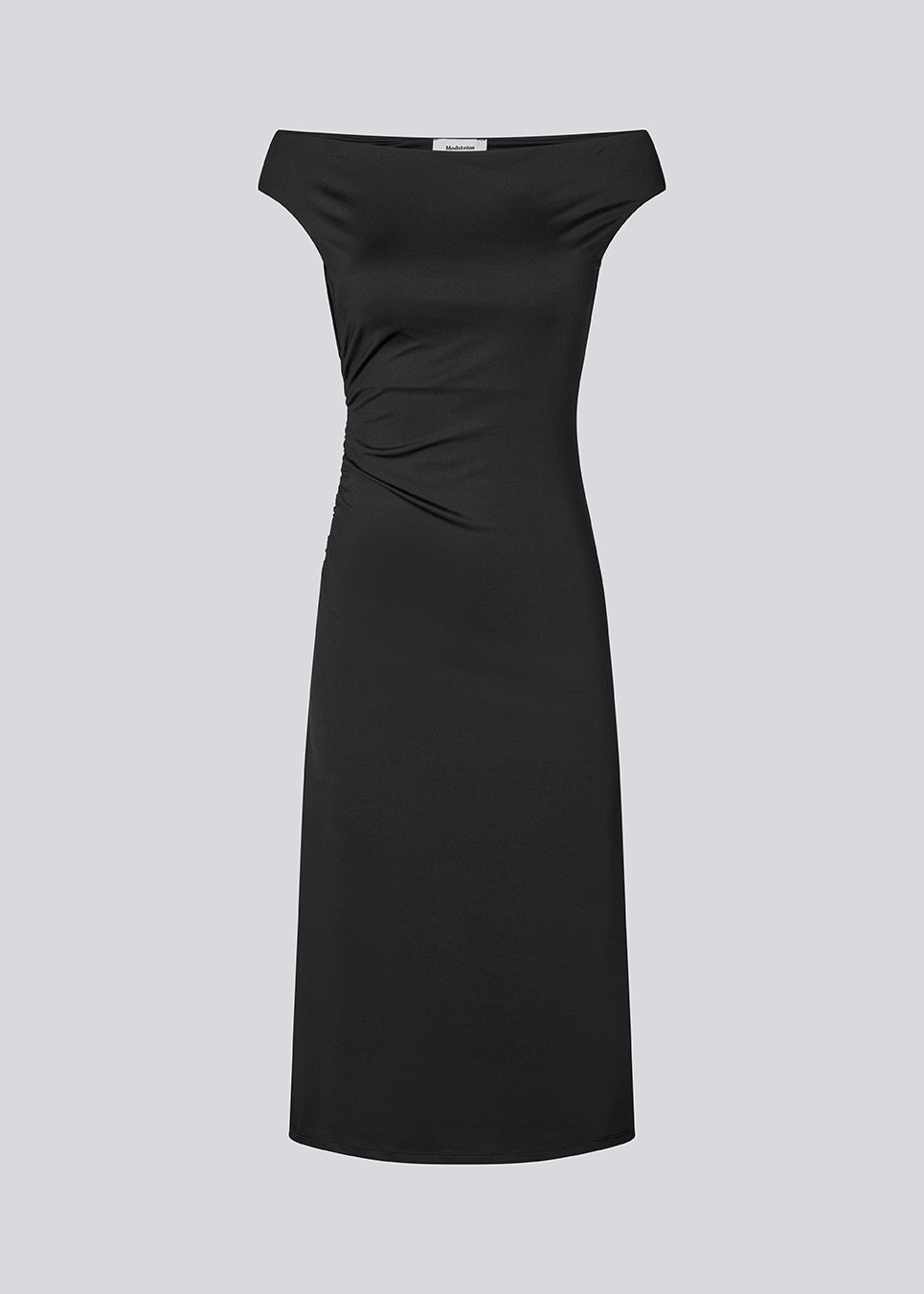 Long off-shoulder dress in elastic recycled material. Parissamd dress is fitted and has ruffle details at the sides. The model is 175 cm and wears a size S/36.