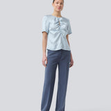 Short-sleeved top with gatherings in satin. &nbsp;Parkermd top has an opening in front and an invisible zipper at the back. The model is 175 cm and wears a size s/36.