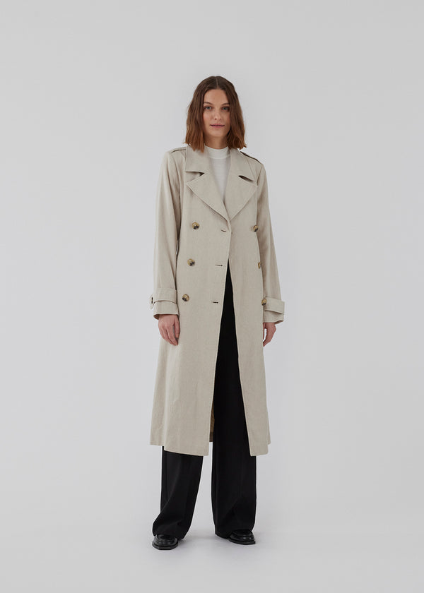 Linen jacket with trench coat look. ParkMD jacket is double-breasted with horn-look buttons and a tiebelt at the waist. Relaxed silhouette. The model is 175 cm and wears a size S/36.