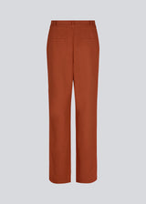 Dark red Pants with a straight fit in an airy linen quality. Park pants have a classic suit pants look, the matching vest can enhance that. The model is 173 cm and wears a size S/36