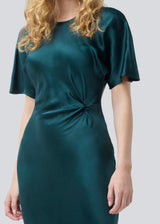 Green long satin dress with draping detail. Parveenmd dress has short sleeves and an invisible zipper in the back. The model is 175 cm and wears a size s/36.