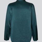 Green shirt with wide sleeves in satin. Parveenmd shirt has a front button closure. The model is 175 cm and wears a size s/36.
