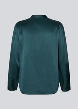 Green shirt with wide sleeves in satin. Parveenmd shirt has a front button closure. The model is 175 cm and wears a size s/36.
