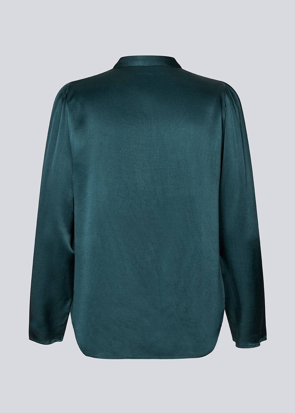 Green shirt with wide sleeves in satin. Parveenmd shirt has a front button closure. The model is 175 cm and wears a size s/36.