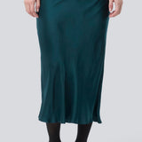 Green long wide satin skirt. Parveenmd skirt has an elastic waistband. The model is 175 cm and wears a size s/36.