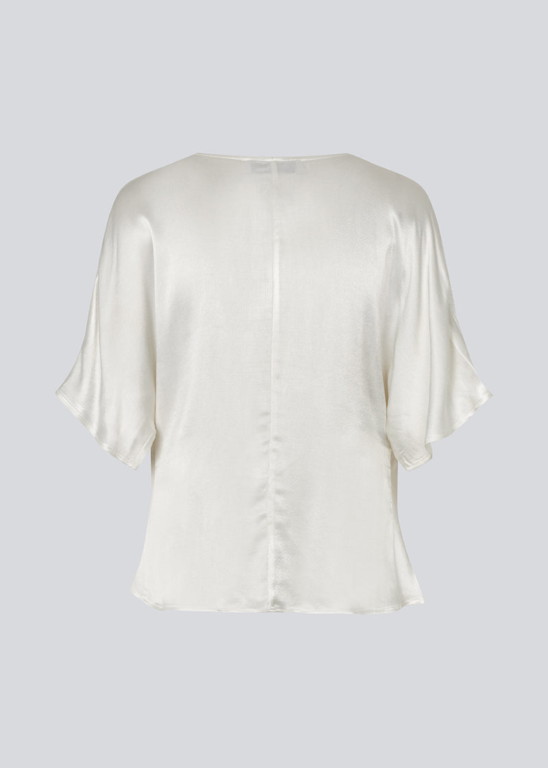 White satin top with a waterfall detail. Parveenmd top is fitted and has short sleeves.&nbsp;