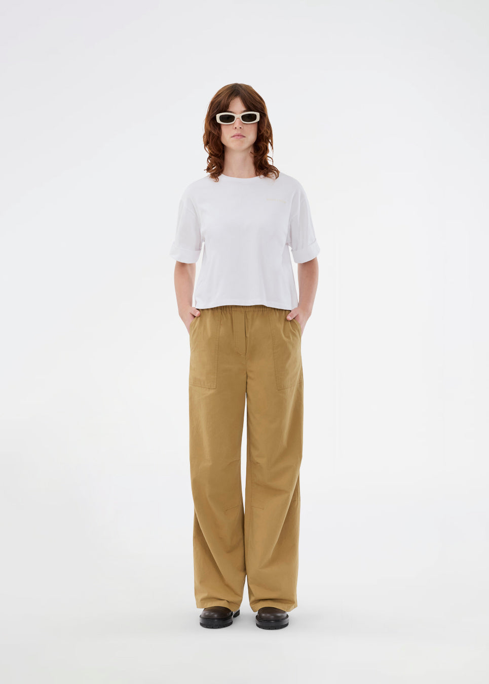 Fitted white t-shirt with short sleeves. Patayamd t-shirt has a round neck. The model is 175 cm and wears a size S/36.

Material:
100% Organic Cotton
