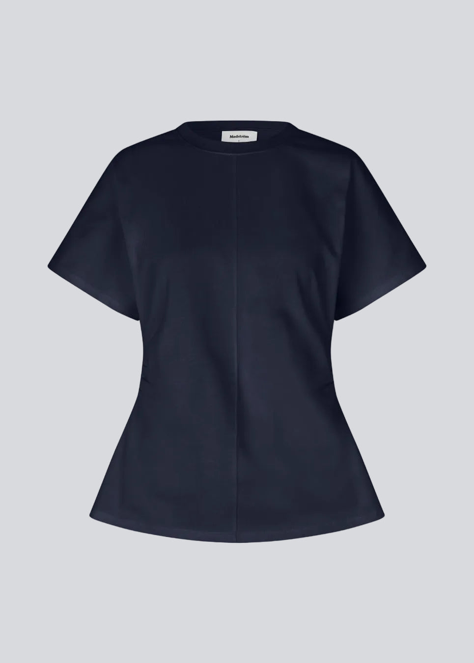 Fitted T-shirt in navy with short sleeves. Patayamd t-shirt has a round neck and ruffles in the side seam.

Material:
100% Organic Cotton