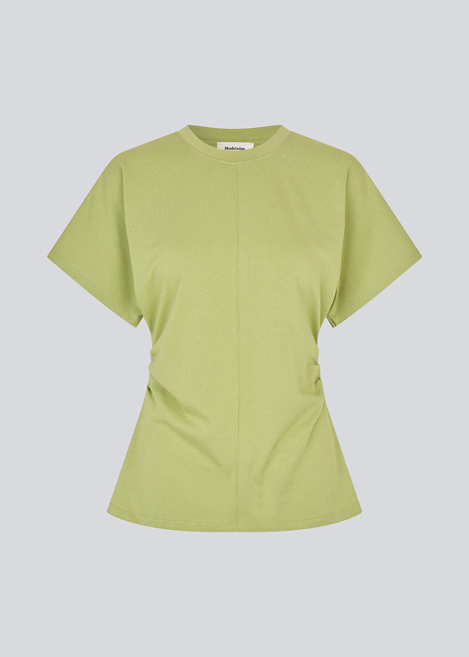 Fitted T-shirt i green with short sleeves. Patayamd t-shirt has a round neck and ruffles in the side seam. The model is 175 cm and wears a size s/36.

Material:
100% Organic Cotton