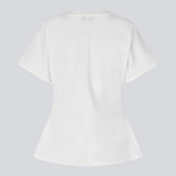 Fitted T-shirt with short sleeves. Patayamd t-shirt has a round neck and ruffles in the side seam. The model is 175 cm and wears a size s/36.