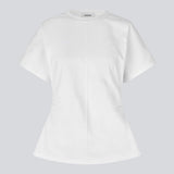 Fitted T-shirt with short sleeves. Patayamd t-shirt has a round neck and ruffles in the side seam. The model is 175 cm and wears a size s/36.