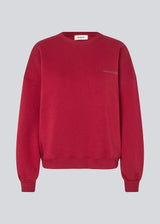 Sweatshirt in dark red with logo made in a cotton mixture. Paulamd sweat has a round neckline and ribbing at the sleeves and bottom. The model is 175 cm and wears a size s/36.
