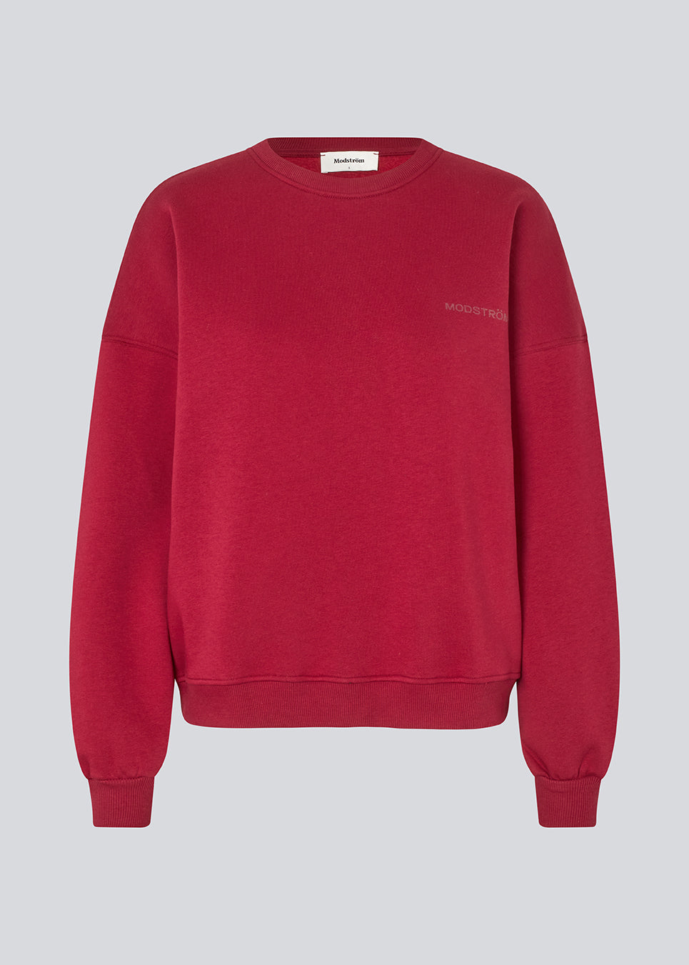 Sweatshirt in dark red with logo made in a cotton mixture. Paulamd sweat has a round neckline and ribbing at the sleeves and bottom. The model is 175 cm and wears a size s/36.