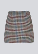 Short wool-blend skirt. Pektinmd skirt has a lining and an invisible side zipper. Josefine Vigt is 165 cm and wears a size small. The model is 175 cm and wears a size s/36.