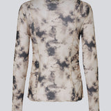 Long-sleeve top in a transparent material. Petrinamd print top is fitted and has a gathering detail at the side. The model is 175 cm and wears a size S/36.