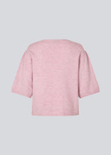 Soft knit with short puff sleeves. Petronellamd SS o-neck has a round neckline and ribbed trim. The model is 175 cm and wears a size S/36.
