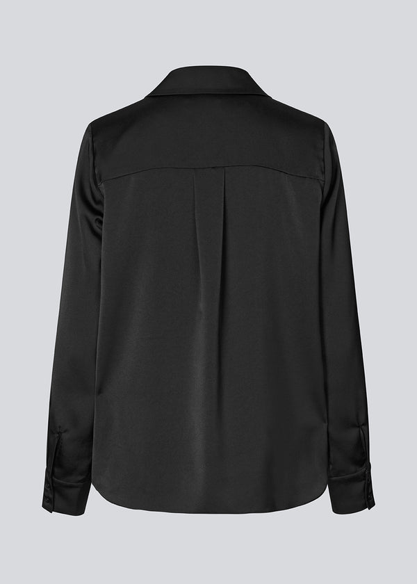 Black classic shirt with button closure in front in satin. Pietromd shirt has a loose fit and a shirt collar.