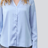 Classic shirt with button closure in front in satin. Pietromd shirt has a loose fit and a shirt collar. The model is 175 cm and wears a size s/36.