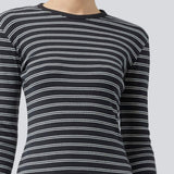 Tight-fitting T-shirt in ribbed jersey. Pilmd LS stripe T-shirt has long sleeves and is made of 100% organic cotton. The model is 175 cm and wears a size S/36.