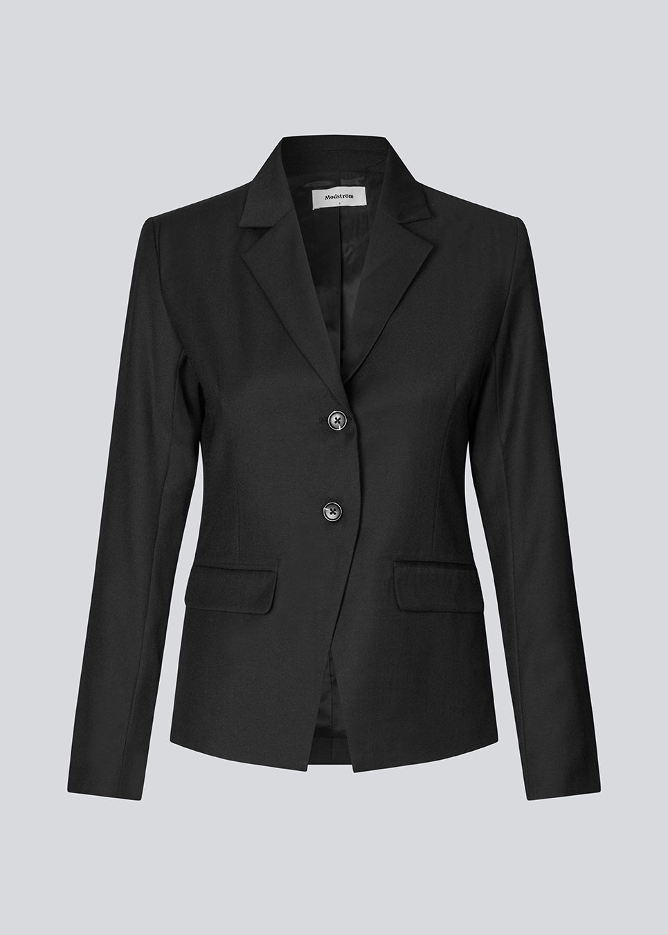 Slightly fitted blazer with a v-neck. Piloumd blazer has two front pockets and a slit at the sleeve with button closure.