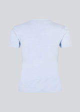 Fitted T-shirt with rhinestone print in organic cotton. Plaimamd print shirt is slightly cropped and has a round neck. The model is 175 cm and wears a size s/36.