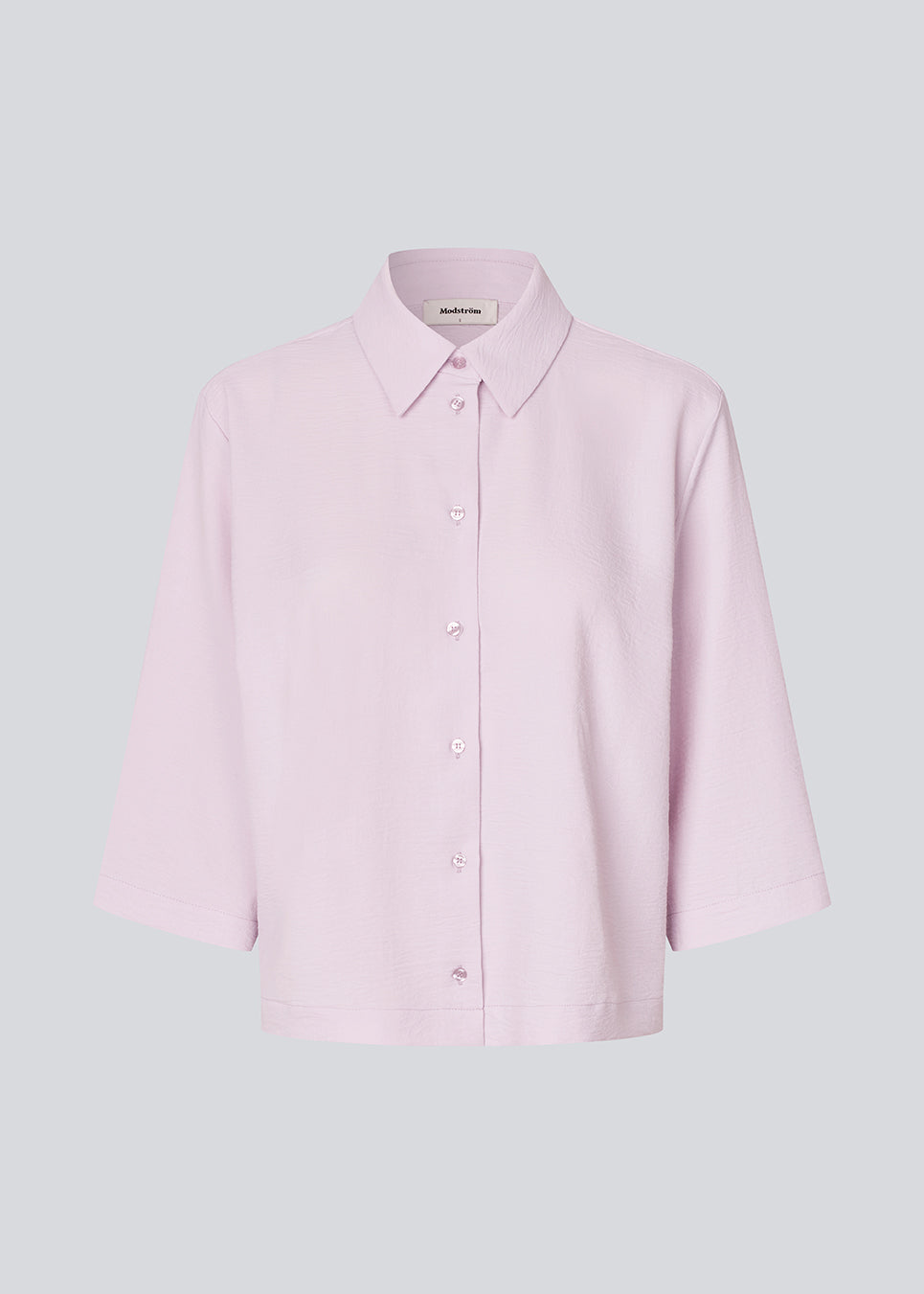 Shirt with 3/4 sleeves in 100% recycled polyester. Popelmd shirt has a loose fit and button closure in front.