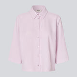 Shirt with 3/4 sleeves in 100% recycled polyester. Popelmd shirt has a loose fit and button closure in front.
