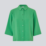 Shirt with 3/4 sleeves in 100% recycled polyester.  Popelmd shirt has a loose fit and button closure in front. The model is 175 cm and wears a size s/36.