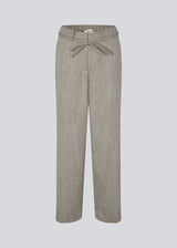 Straight-leg trousers with a tie belt. Popemd pants have an elastic waistband and side pockets. The model is 175 cm and wears a size S/36.