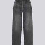Wide-leg jeans in cotton denim. Poppymd jeans have a washed look, high waist, and front and back pockets. The model is 175 cm and wears a size S/36.