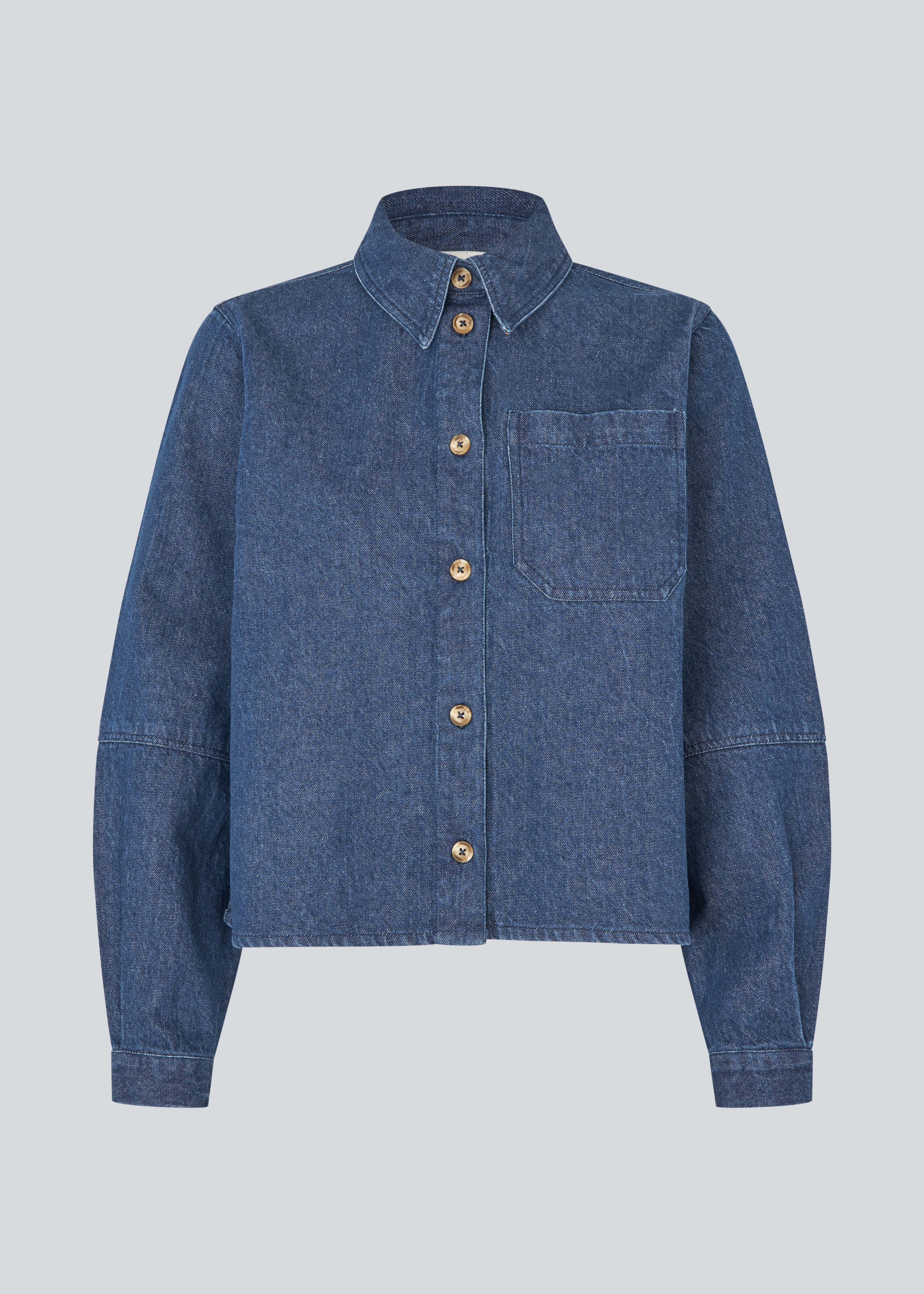 Loose cotton denim shirt. Possymd shirt has a shirt collar, button closure, and a chest pocket.&nbsp;