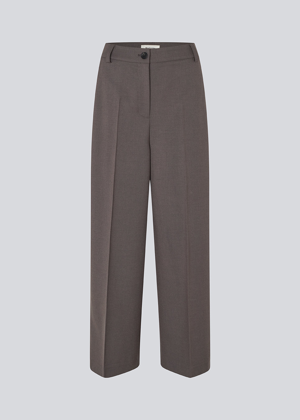 Grey long suit trousers with wide legs. Primrosemd pants have pleats and side pockets. The model is 175 cm and wears a size s/36.