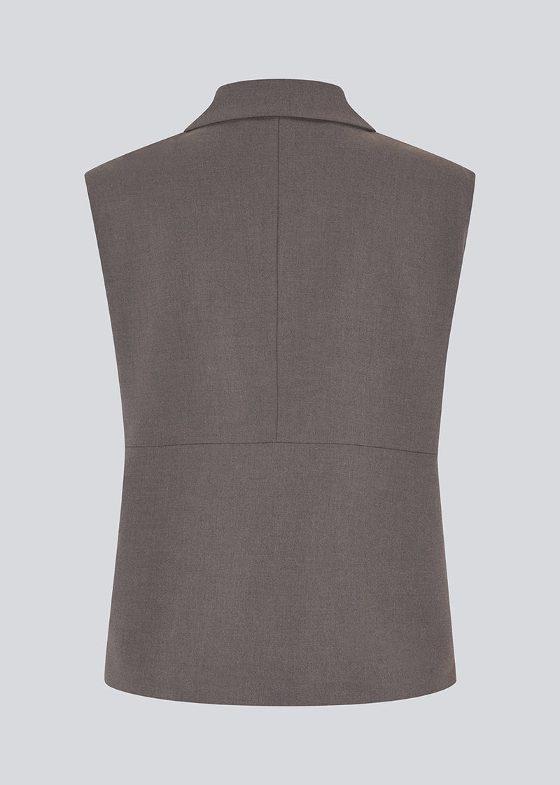Grey loose vest with a hidden front button closure. Primrosemd vest has a shirt collar and two front pockets.&nbsp;
