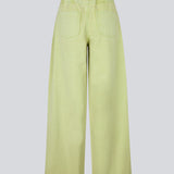 Wide-leg jeans in green cotton denim. Princessmd pants have a high waist with elastic and front and back pockets. The model is 175 cm and wears a size S/36.

